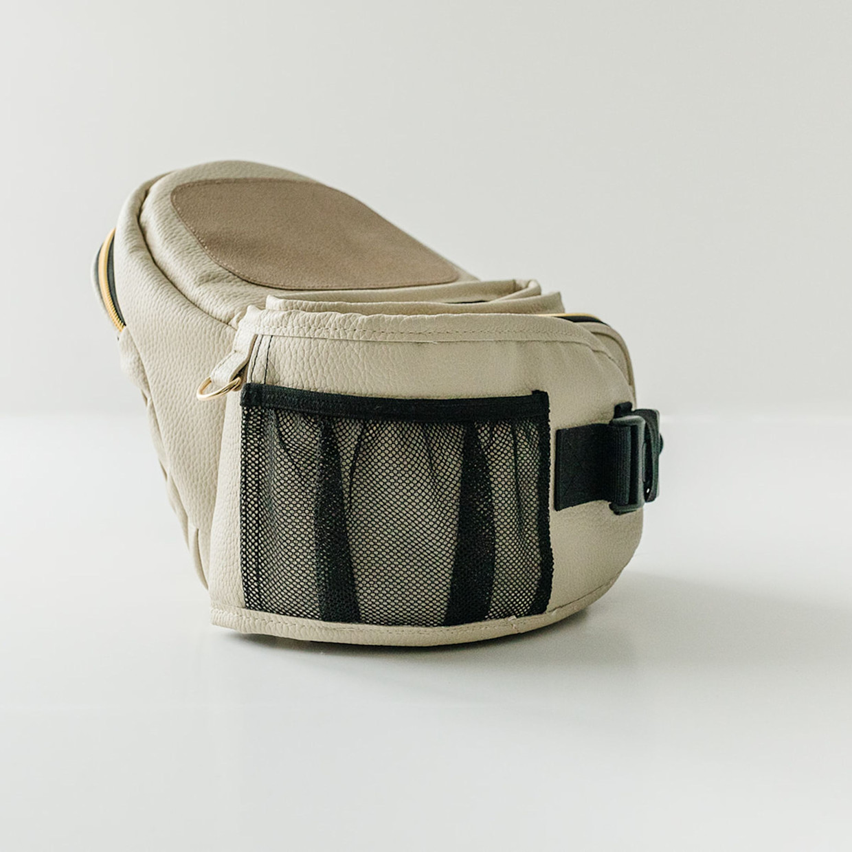 Tushbaby Hip Seat and Snug Carrier 2-in-1 Bundle - Cream Vegan Leather, Cream Snug Carrier.