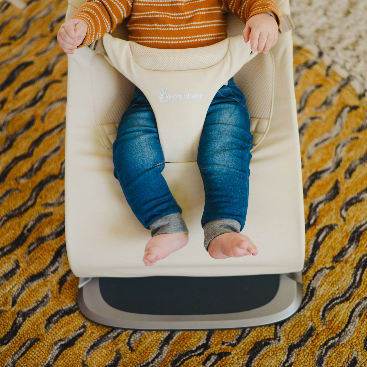 Ergobaby Evolve Bouncer & Toy Bar Bundle - Cream.