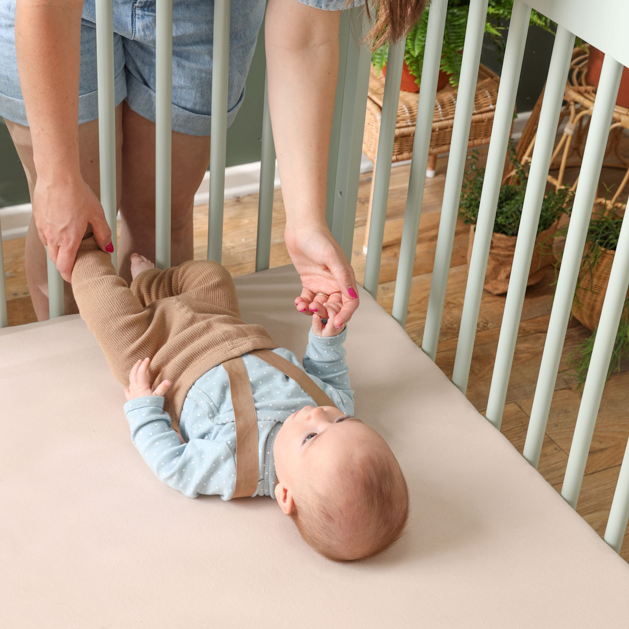 dadada Soho 3-in-1 Convertible Crib - Sage/Natural.