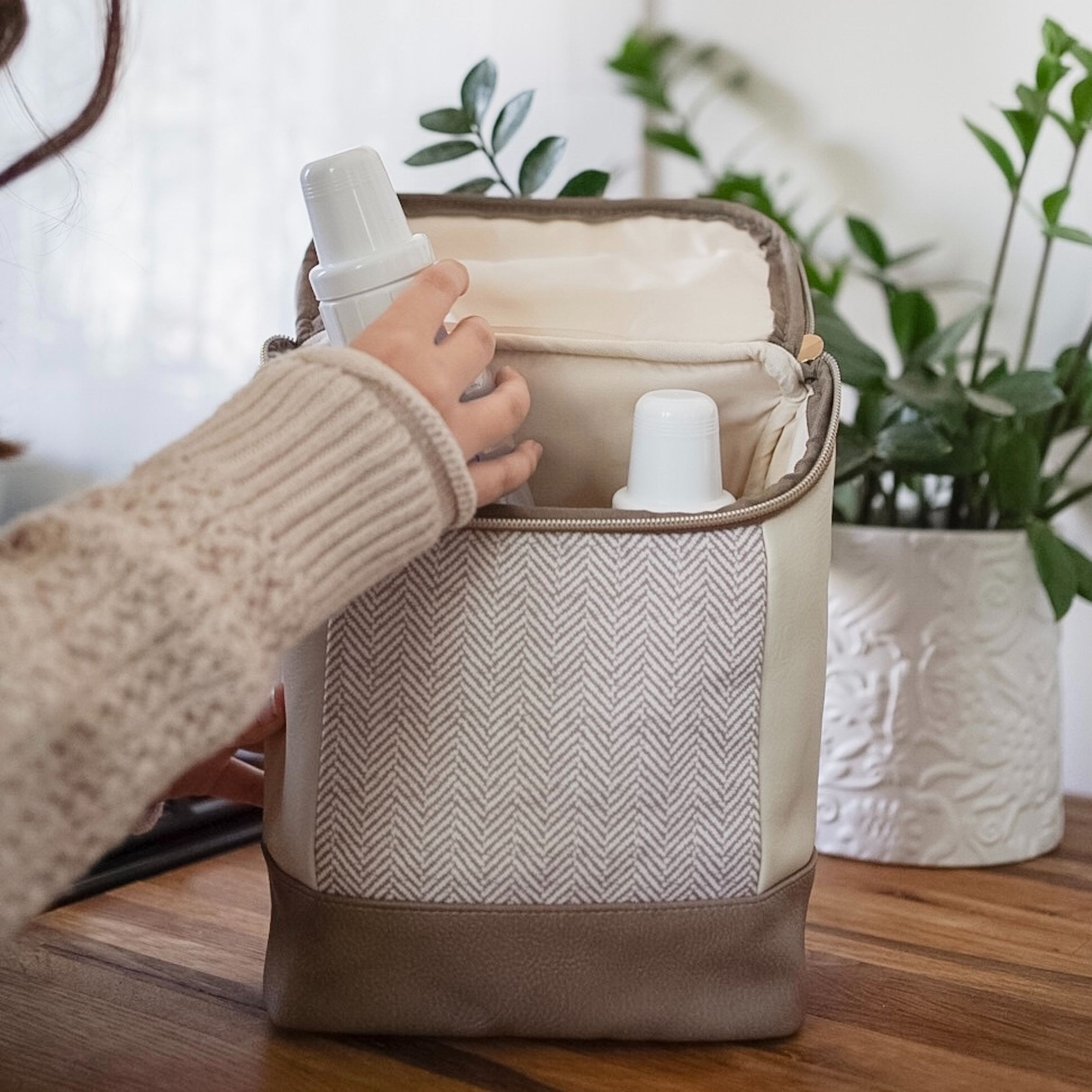 Itzy Ritzy Bottle Bag - Vanilla Latte.