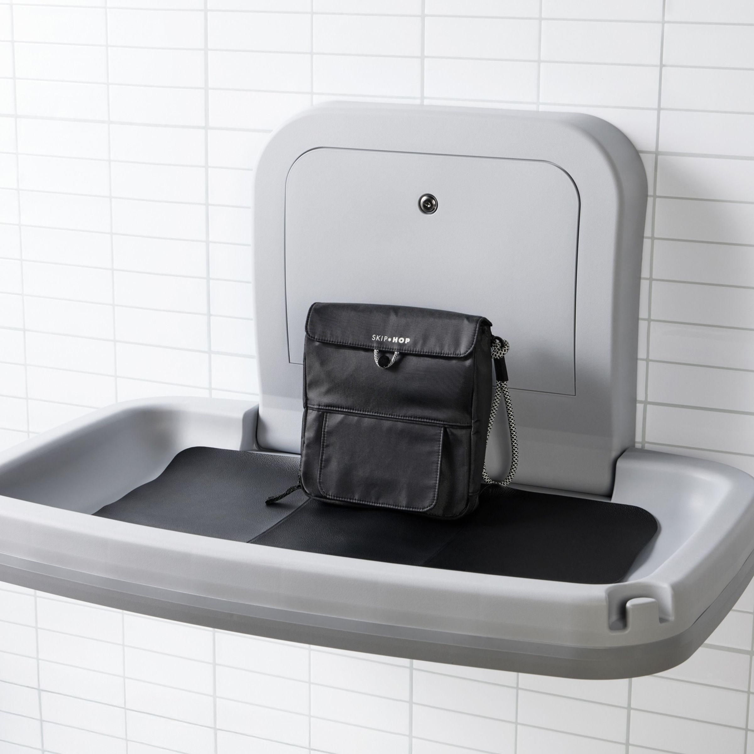 Skip Hop Clean Slate Portable Changing Station - Black.