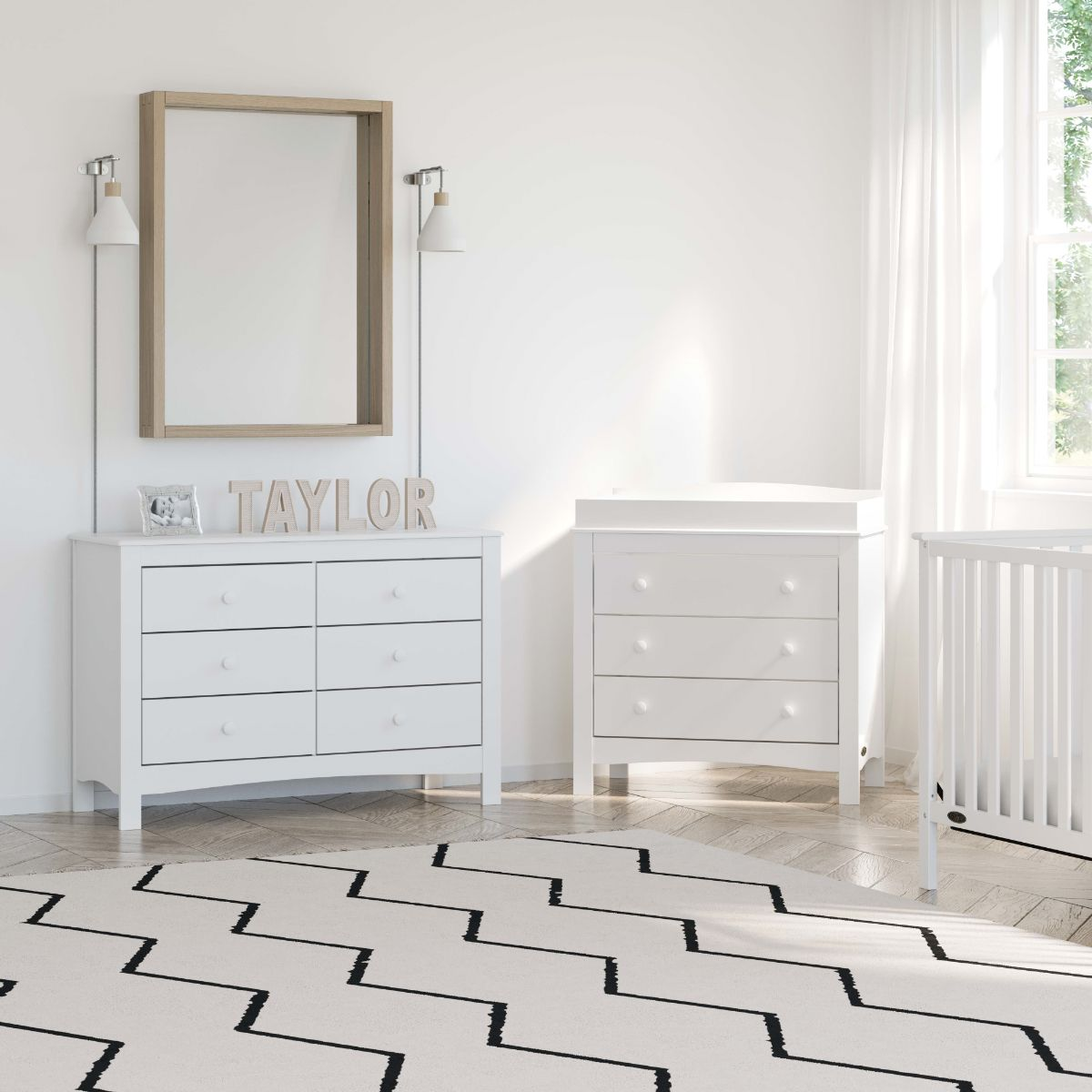 Graco Noah 3 Drawer Chest with Changing Topper - White.