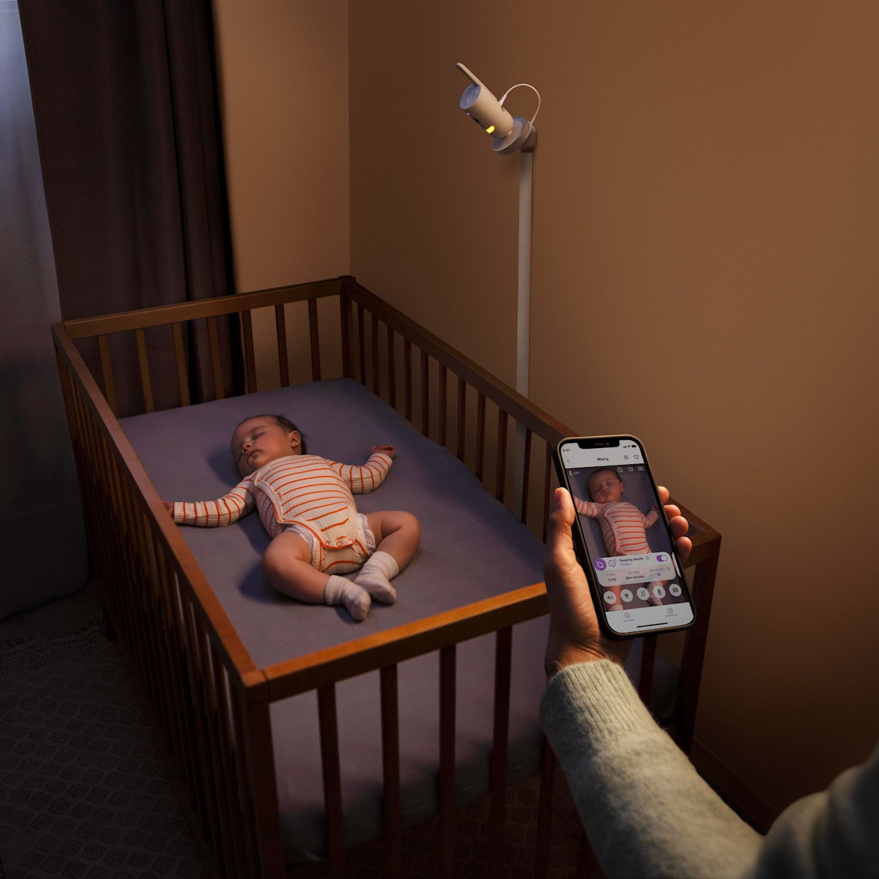 Philips Avent Premium Connected Baby Monitor with Wall Mount.
