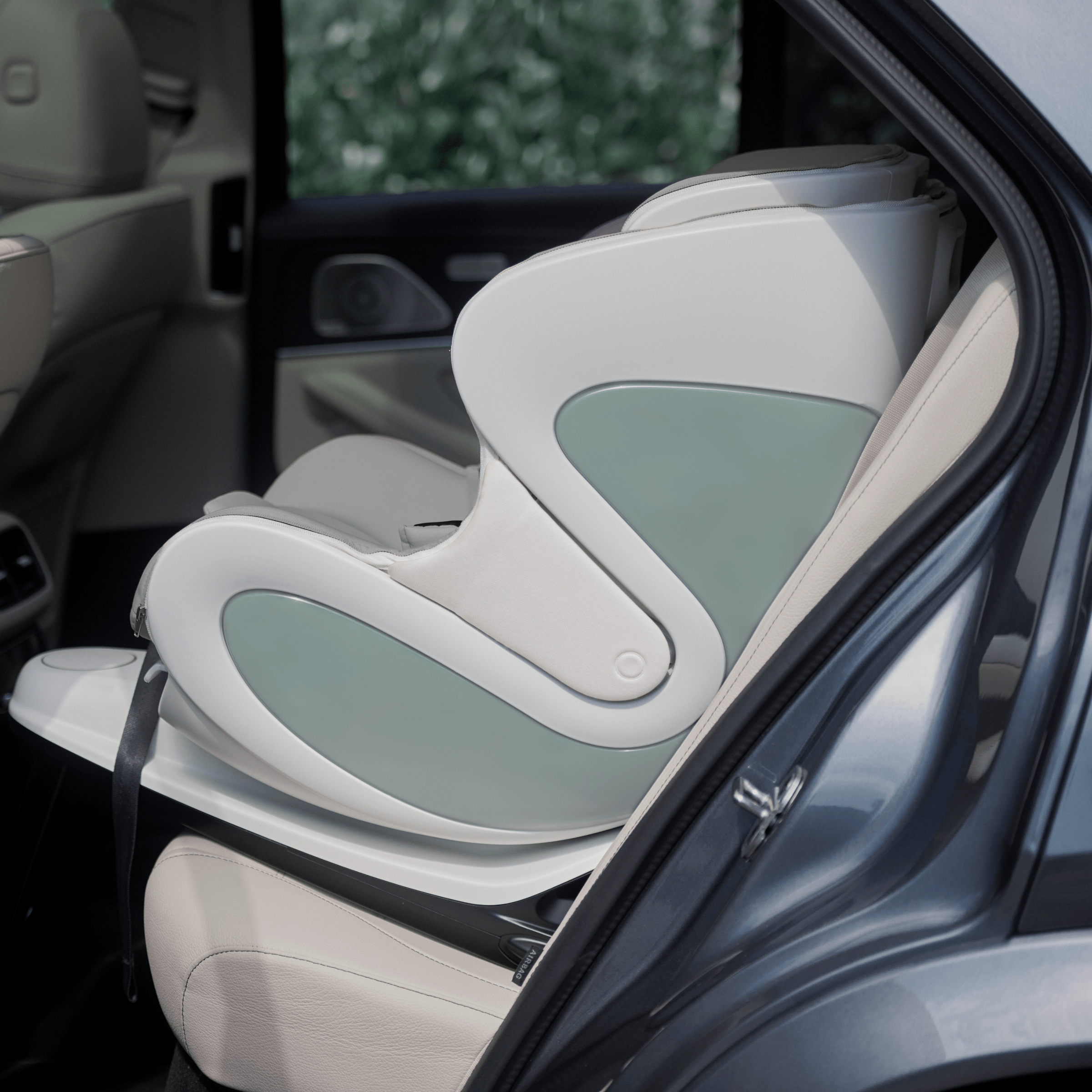 babyark Smart Convertible Car Seat - Eggshell White/Glacier Ice.