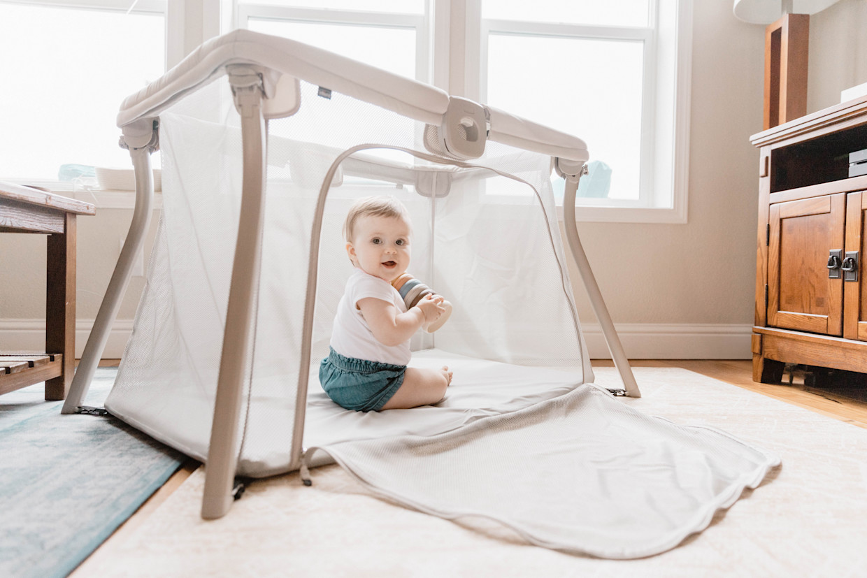 Chicco Alfa Lite Lightweight Travel Playard - Dove.