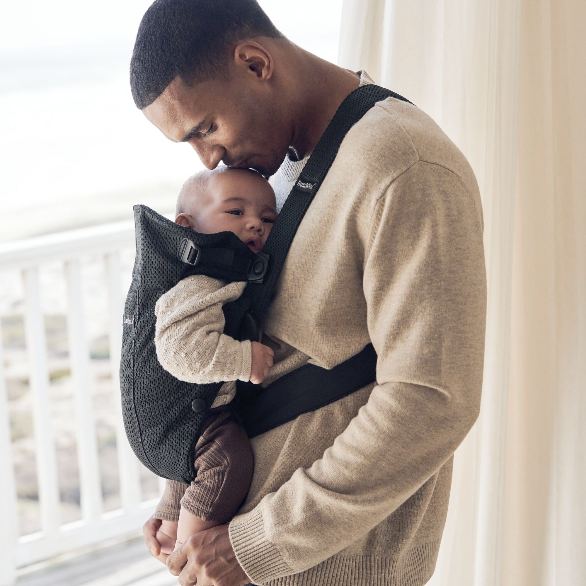 BabyBjörn Baby Carrier Mini Mesh.