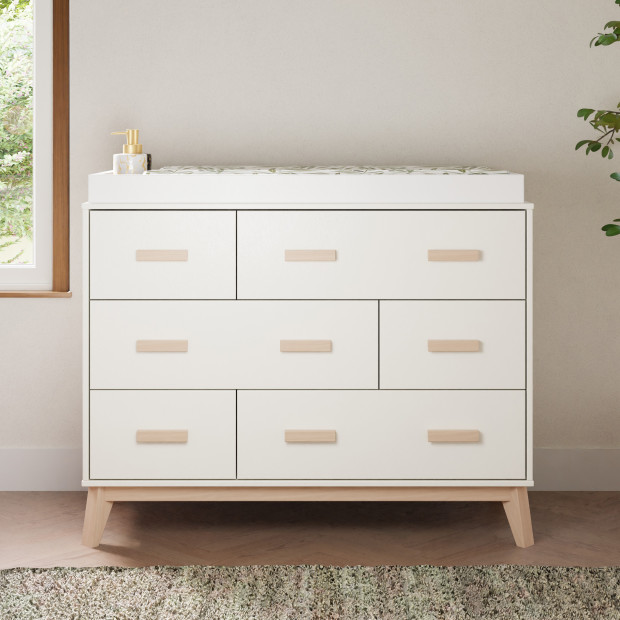babyletto Scoot 6-Drawer Dresser - White / Washed Natural.
