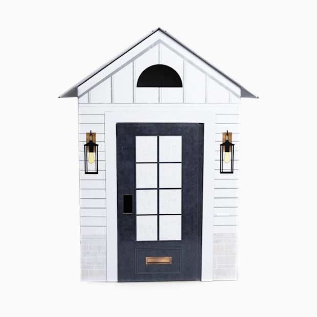 Make It Cute Modern Farmhouse Playhouse.