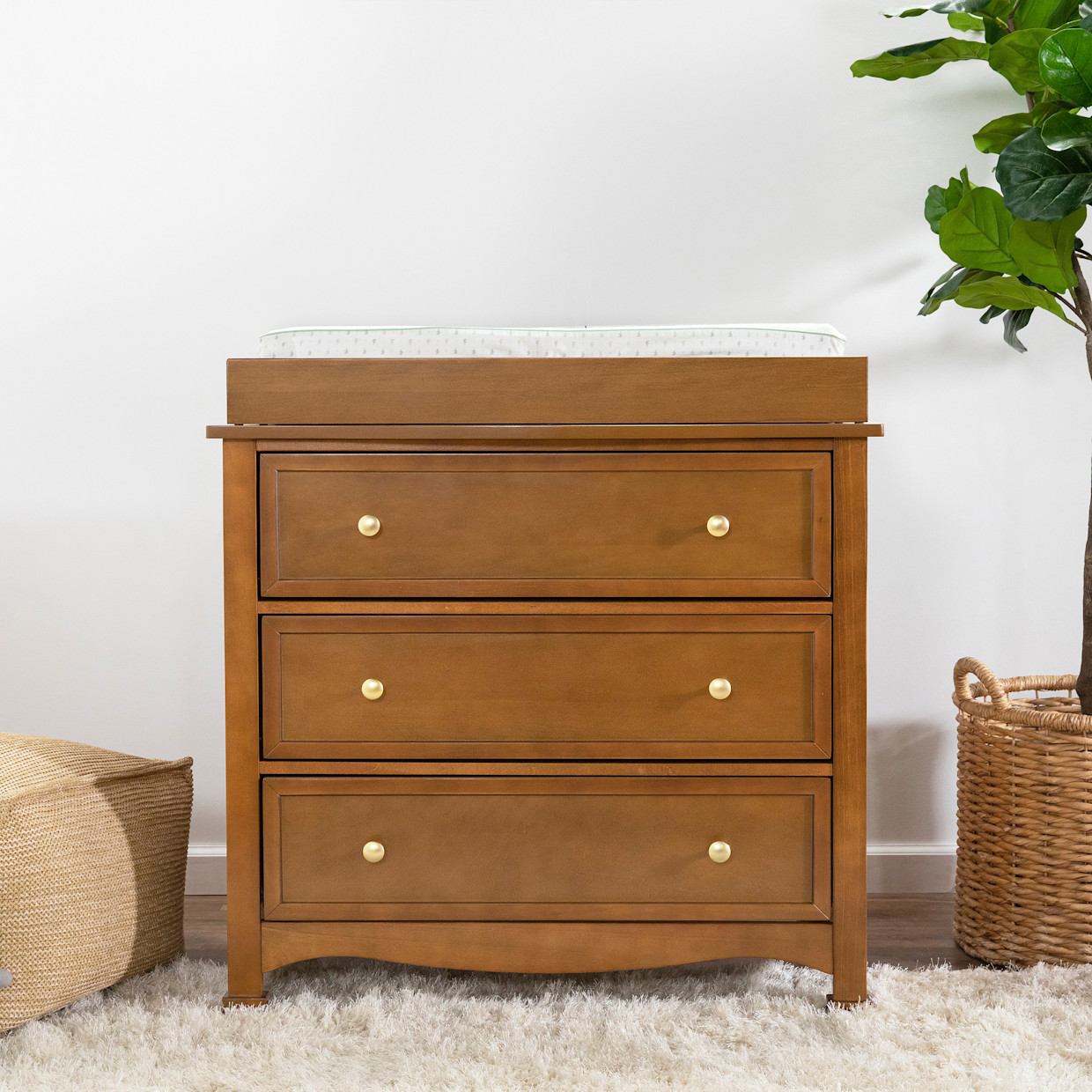 daVinci Kalani 3-Drawer Dresser - Chestnut.