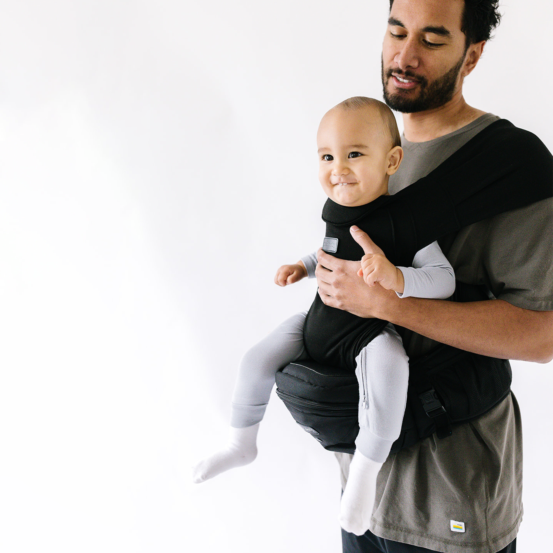 Tushbaby Hip Seat and Snug Carrier 2-in-1 Bundle - Black/Black, Black Snug Carrier.