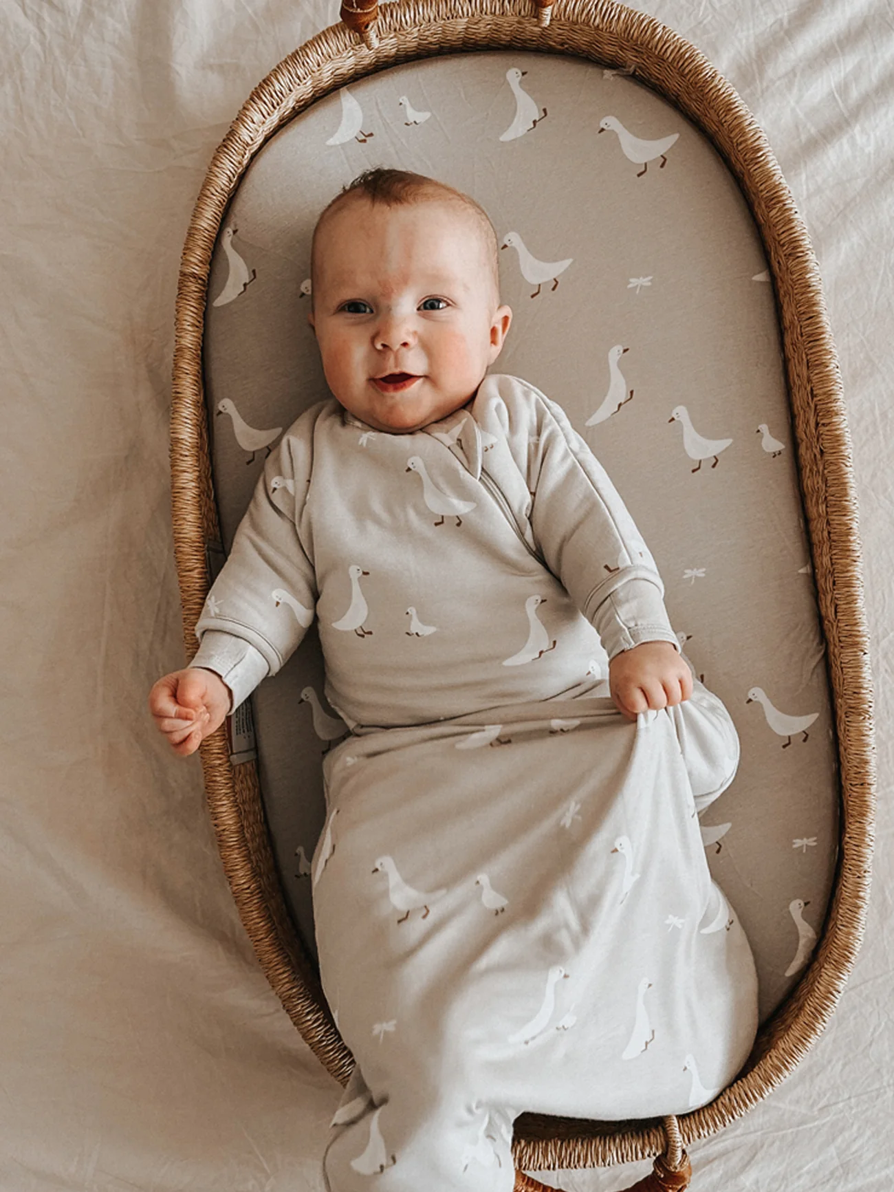günamüna Goose 1.0 TOG Long Sleeve Transitional Bamboo Viscose Swaddle Sack.