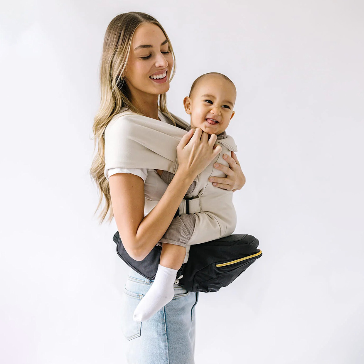 Tushbaby Hip Seat and Snug Carrier 2-in-1 Bundle - Black Vegan Leather, Cream Snug Carrier.