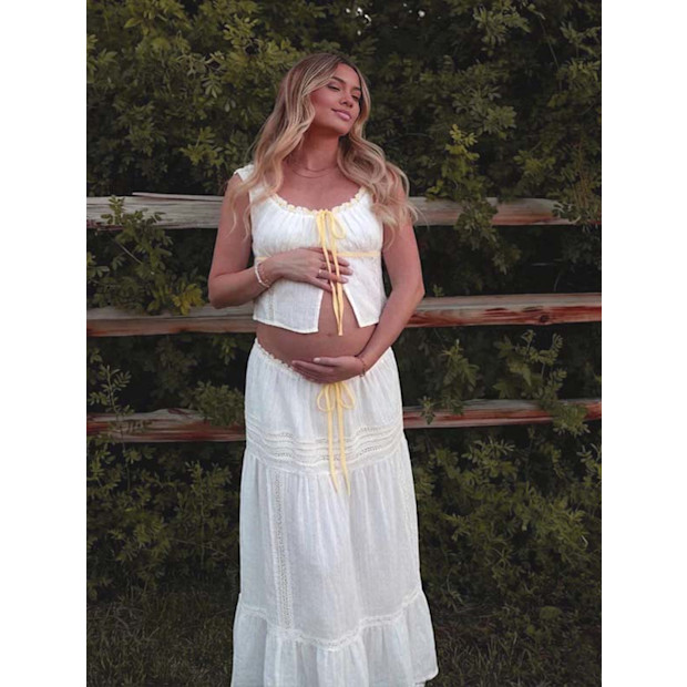 Momyknows White Lace Ribbon Two-Piece Set.