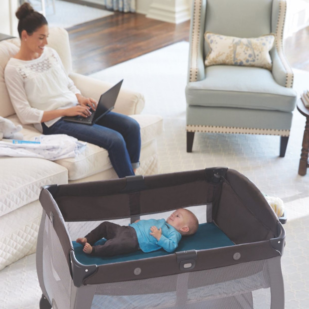 Graco Pack 'n Play Quick Connect Portable Bassinet Playard - Darcie.