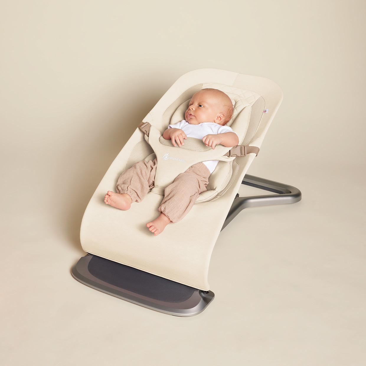 Ergobaby Evolve Bouncer - Luminous Ivory.
