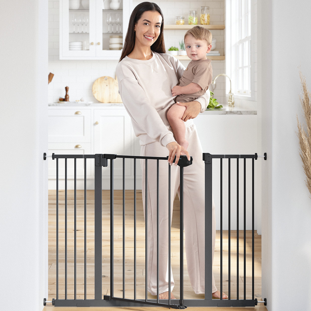 Comfy Cubs Baby Safety Gate with 3 Extensions - Black.