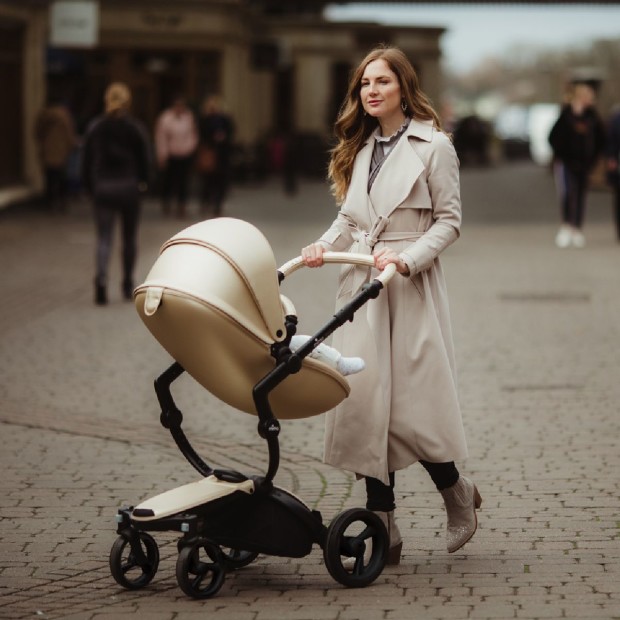 Mima Xari Champagne Chassis Stroller with Reversible Reclining Seat & Carrycot - Stone White/ Camel Seat Box.