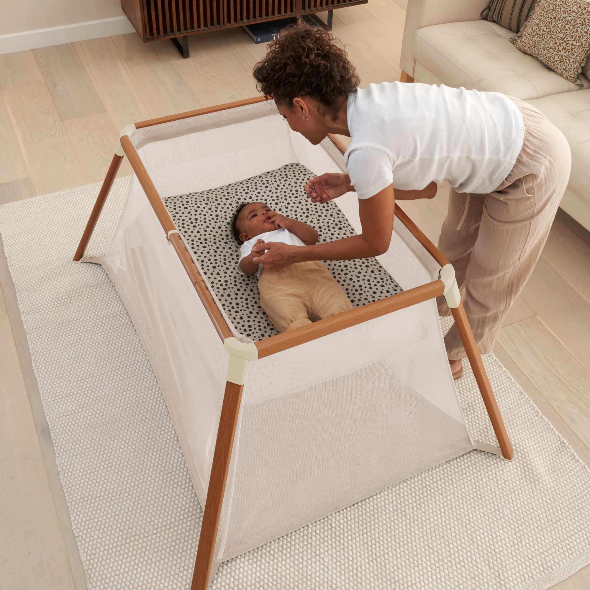 Tutti Bambini CoZee Go 3-in-1 Bassinet, Travel Cot & Playpen - Scandinavian Walnut/Ecru.