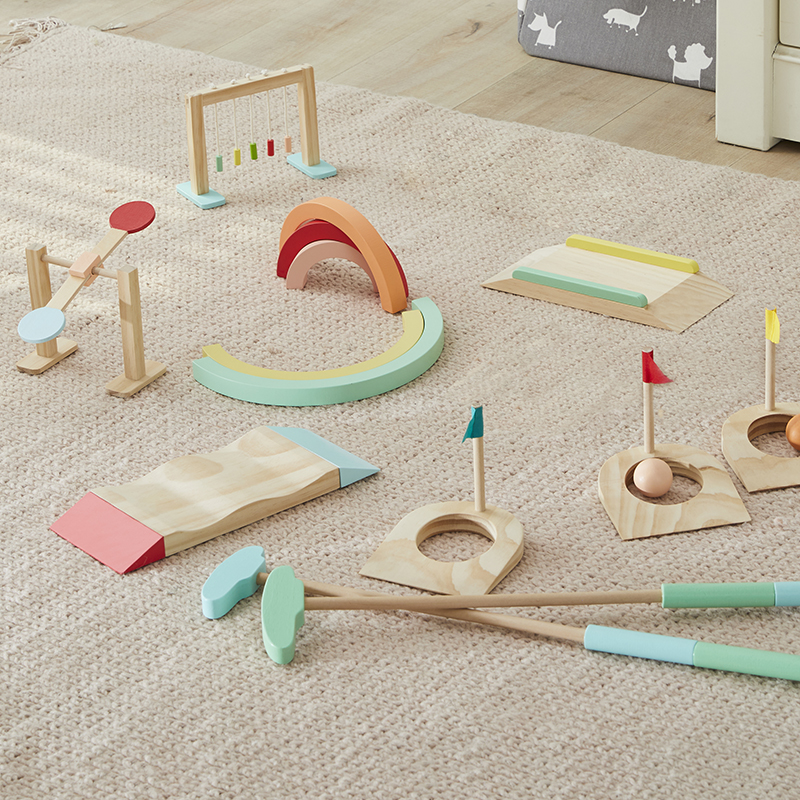 Wonder & Wise Good Wood Mini Golf Game.