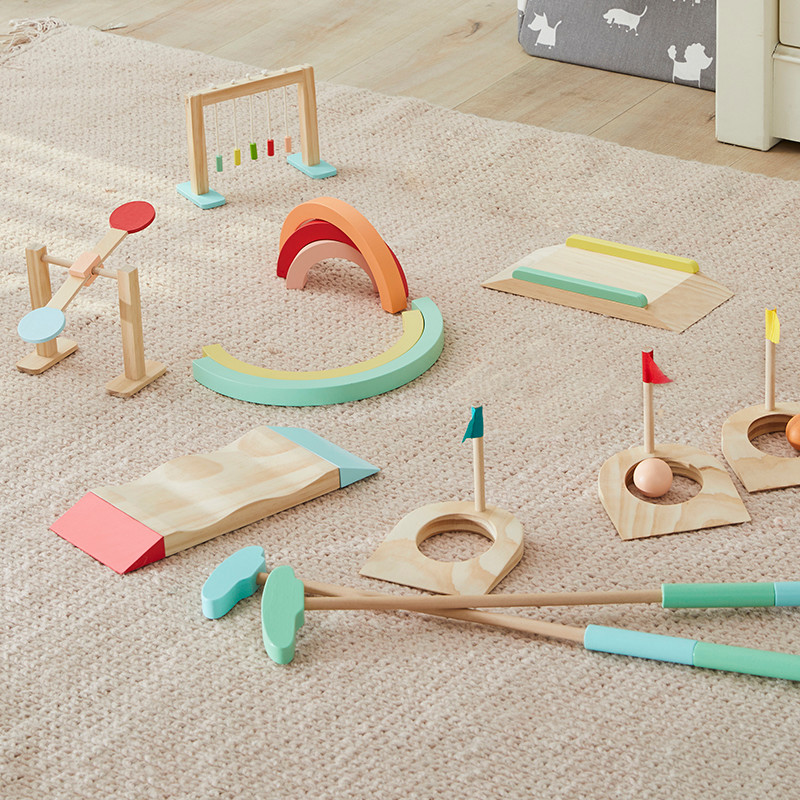 Wonder & Wise Good Wood Mini Golf Game.