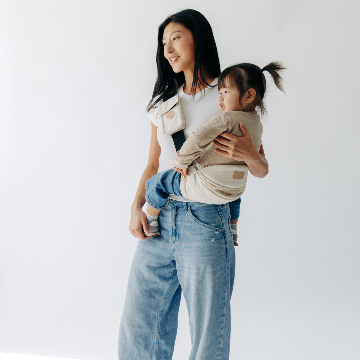Tushbaby Liftoff Toddler Sling - Cream.