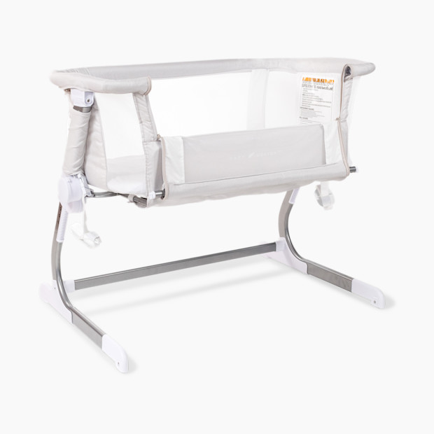 Beside Me Dreamer Bassinet & Bedside Sleeper.