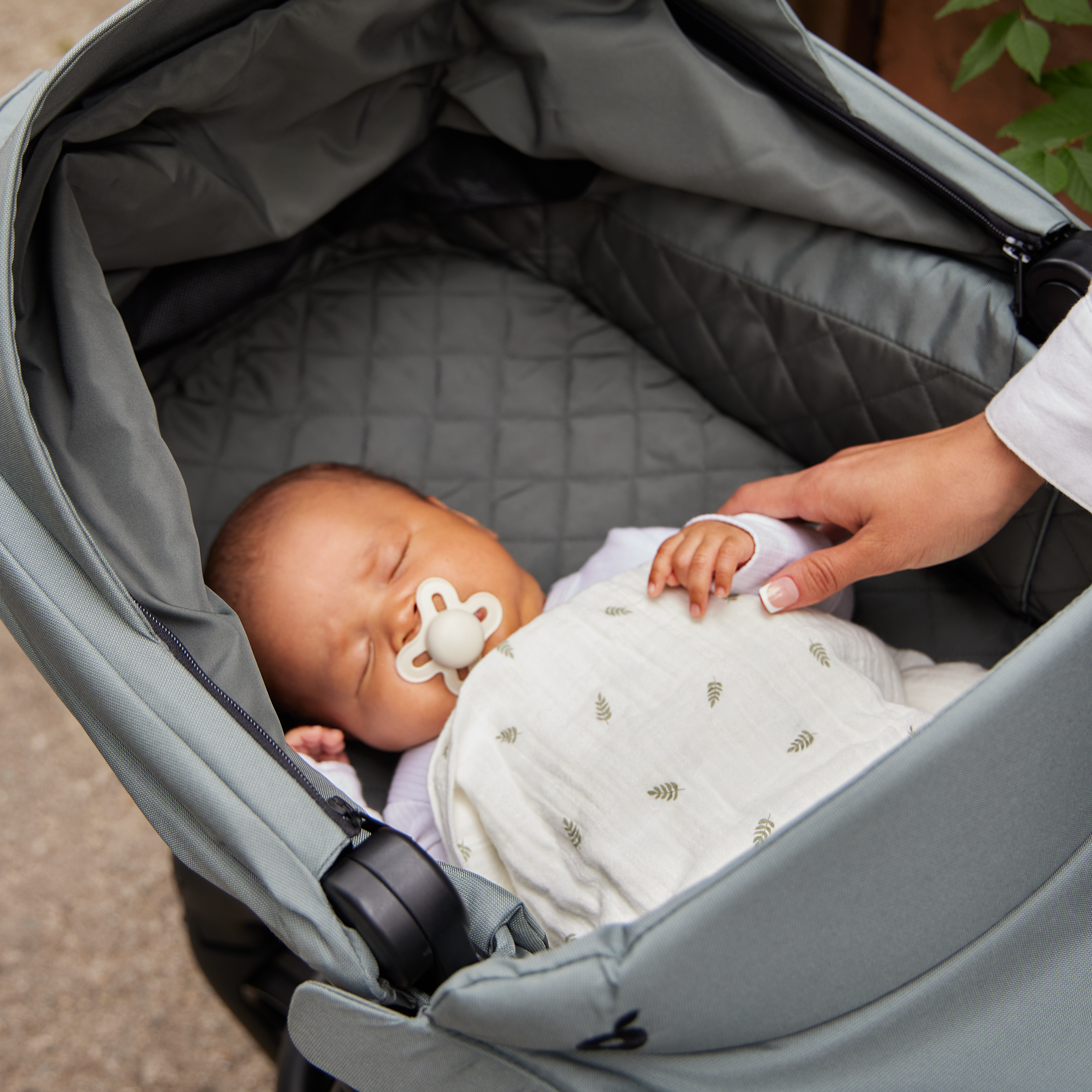 Zoe Journey Carry Cot - Sea Green.