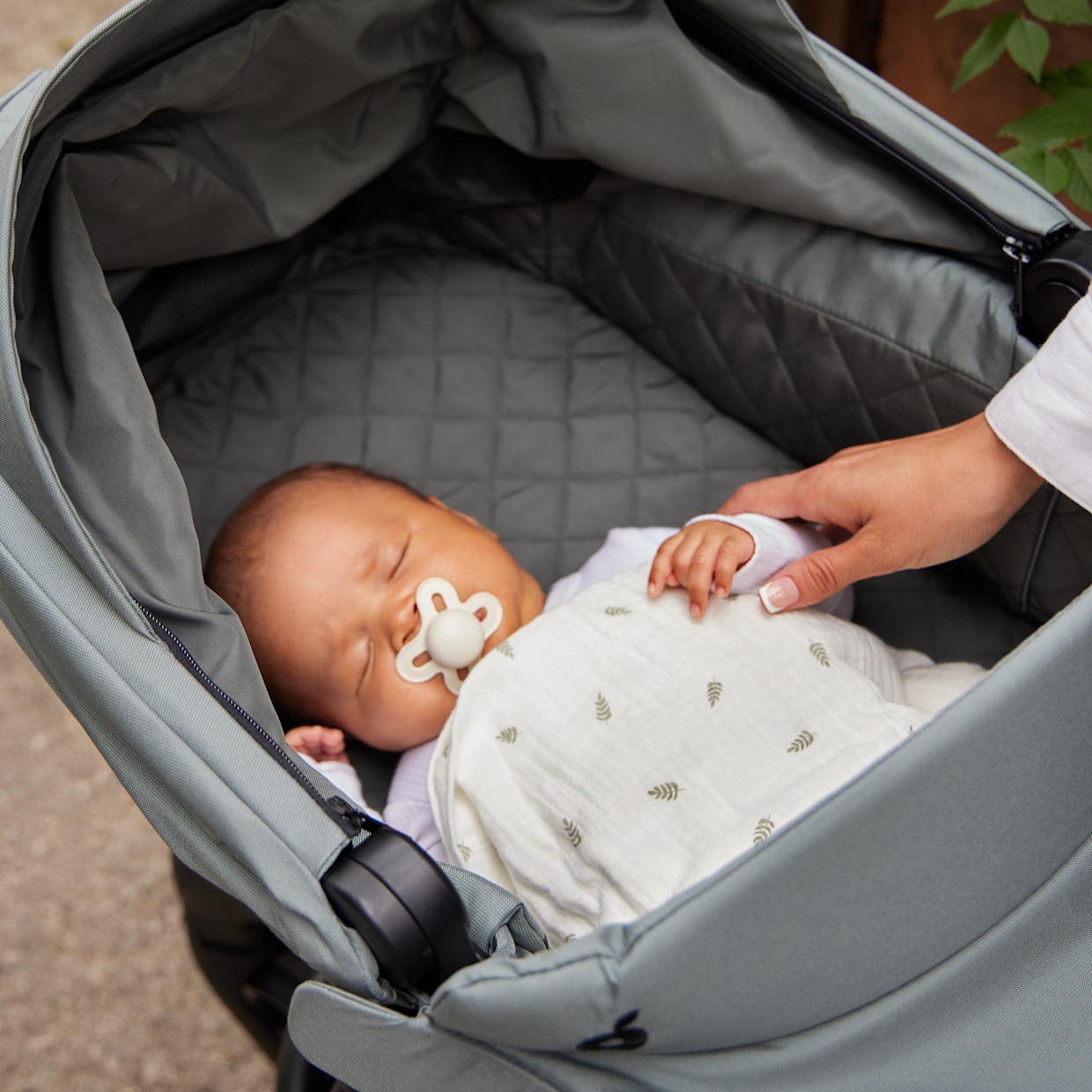 Zoe Journey Carry Cot - Sea Green.