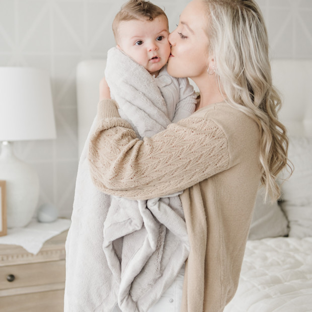 Saranoni Lush Receiving Blanket - Feather.