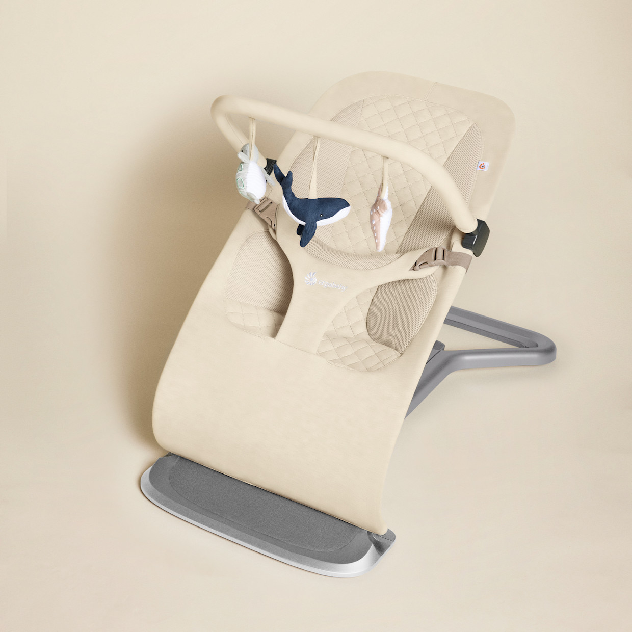 Ergobaby Evolve Bouncer & Toy Bar Bundle - Cream.
