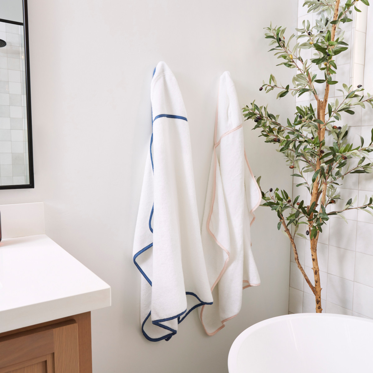 Lalo The Organic Hooded Towel - Coconut / Blueberry.