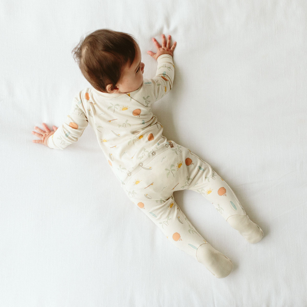 Goumi Kids Grow With You Footie- Snug Fit - Surf's Up, Newborn.