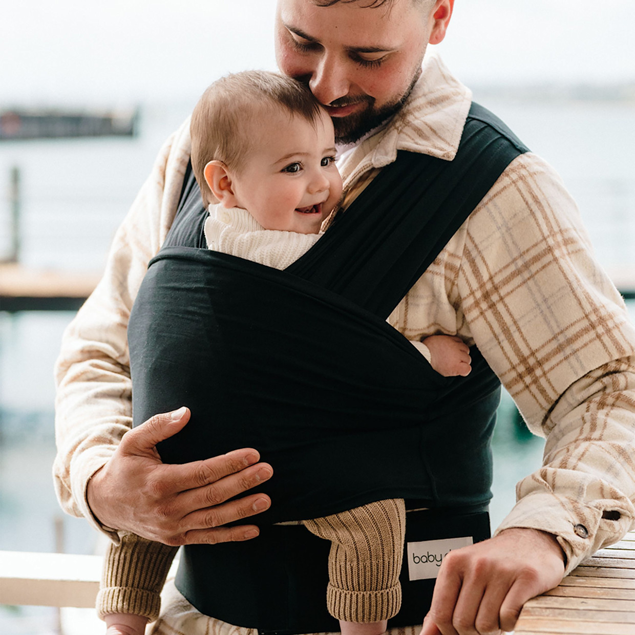 BabyDink T-Shirt Newborn Wrap Carrier - Black, Small.