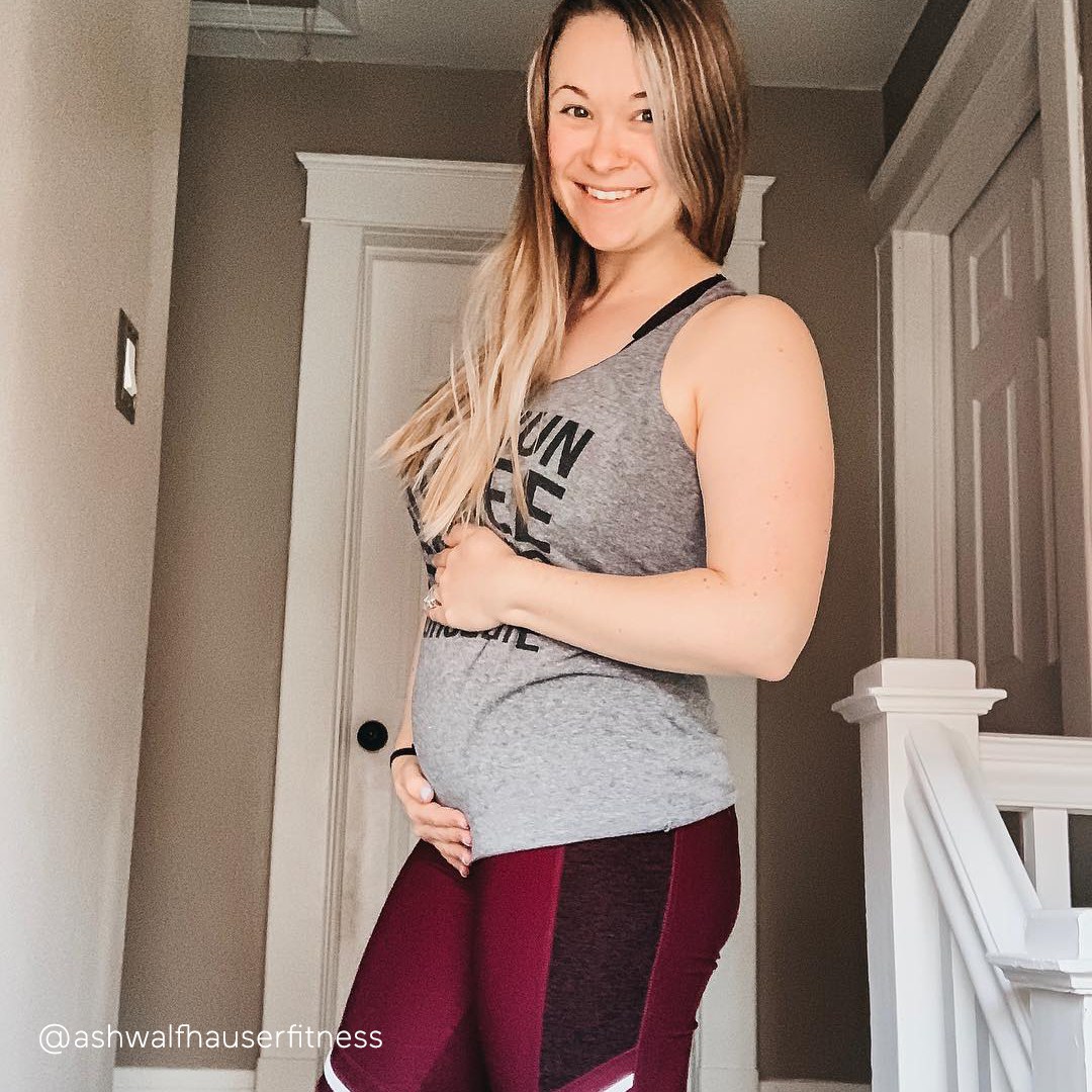 10-weeks-pregnant-bump-@ashwaldhauserfitness