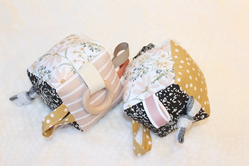 Simple Rays Floral Sensory Block Activity Cube.