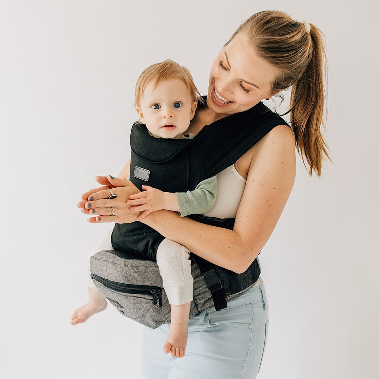 Tushbaby Hip Seat and Snug Carrier 2-in-1 Bundle - Grey, Black Snug Carrier.