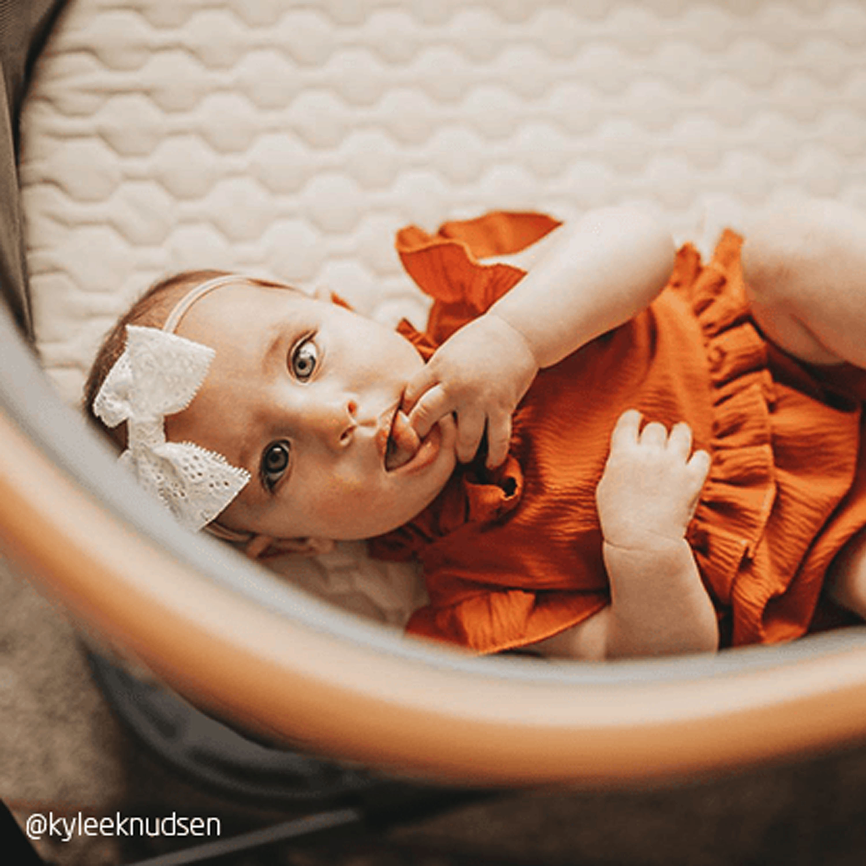 Maxi-Cosi Iora Bedside Bassinet - Classic Latte.