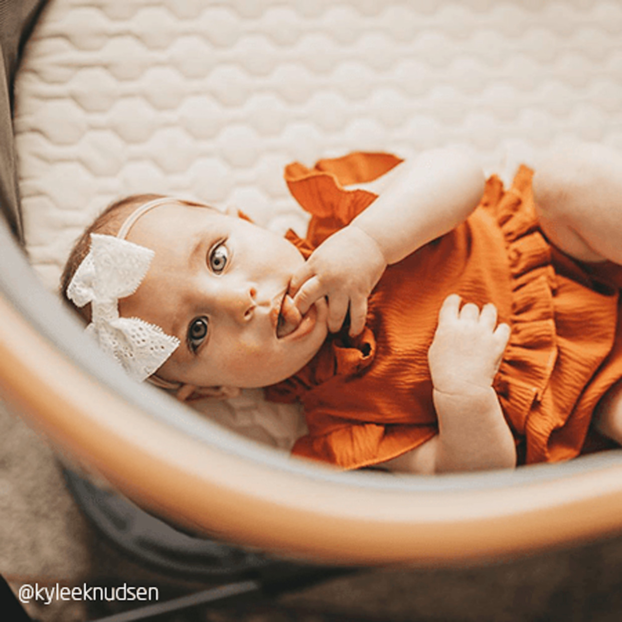 Maxi-Cosi Iora Bedside Bassinet - Classic Latte.