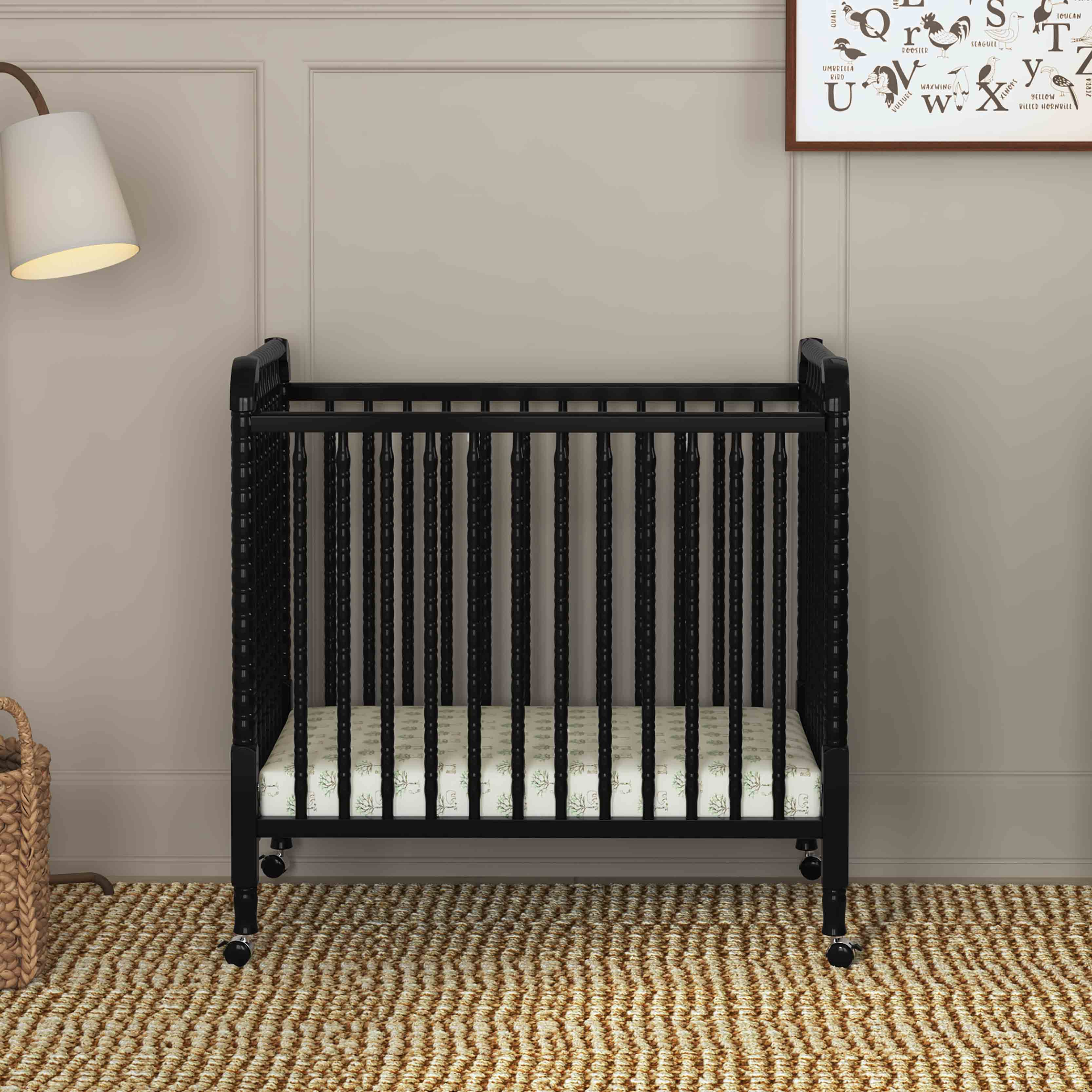 daVinci Jenny Lind 3-in-1 Convertible Mini Crib.