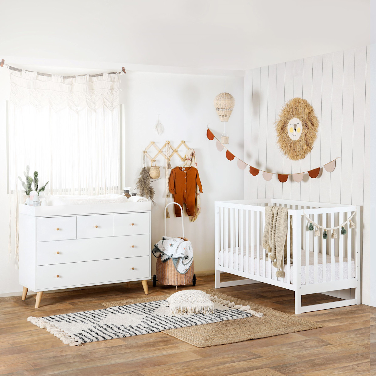 dadada Austin 5-Drawer Dresser - White/Natural.