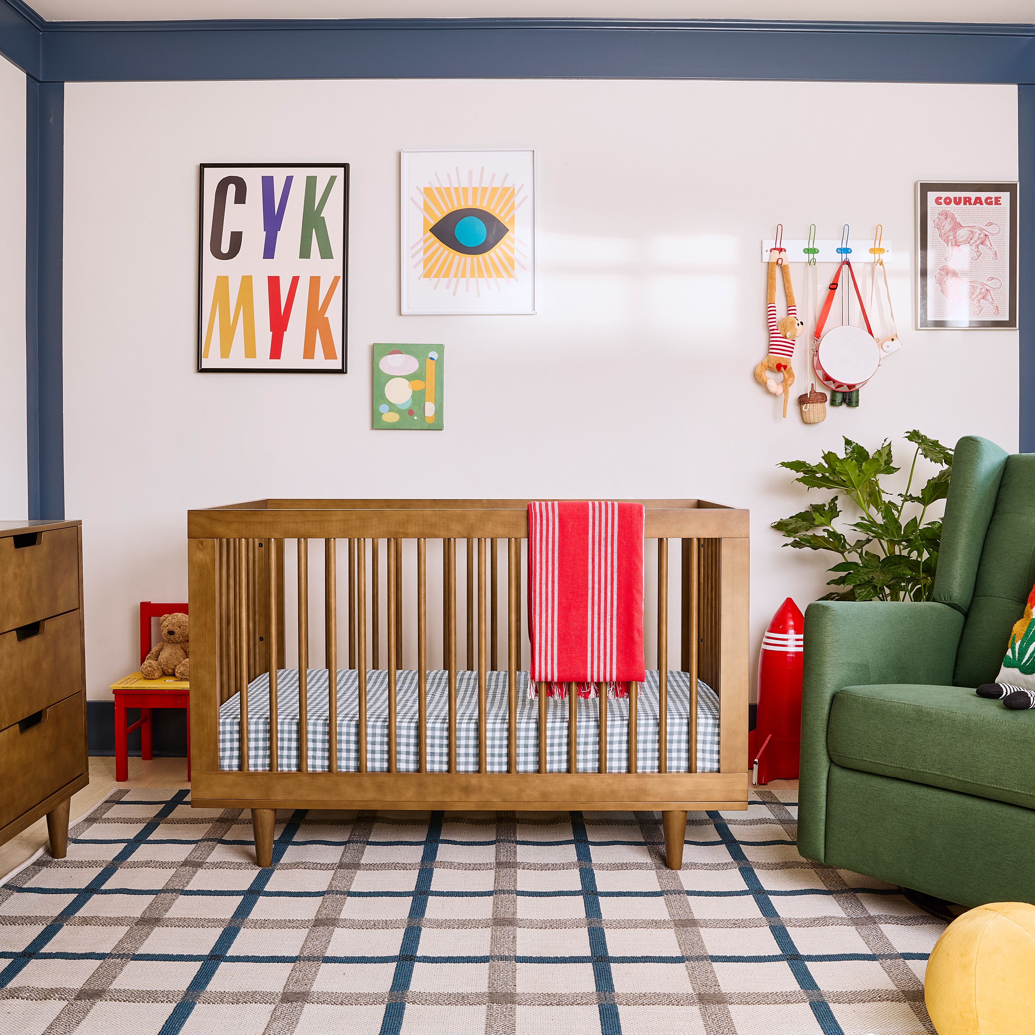 daVinci Marley 3-in-1 Convertible Crib - Walnut.