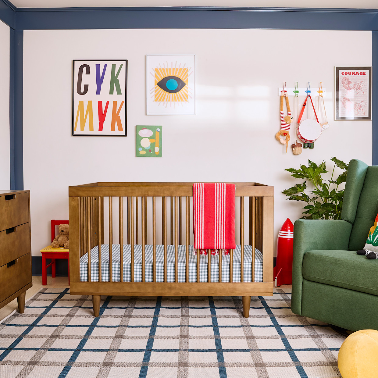 daVinci Marley 3-in-1 Convertible Crib - Walnut.