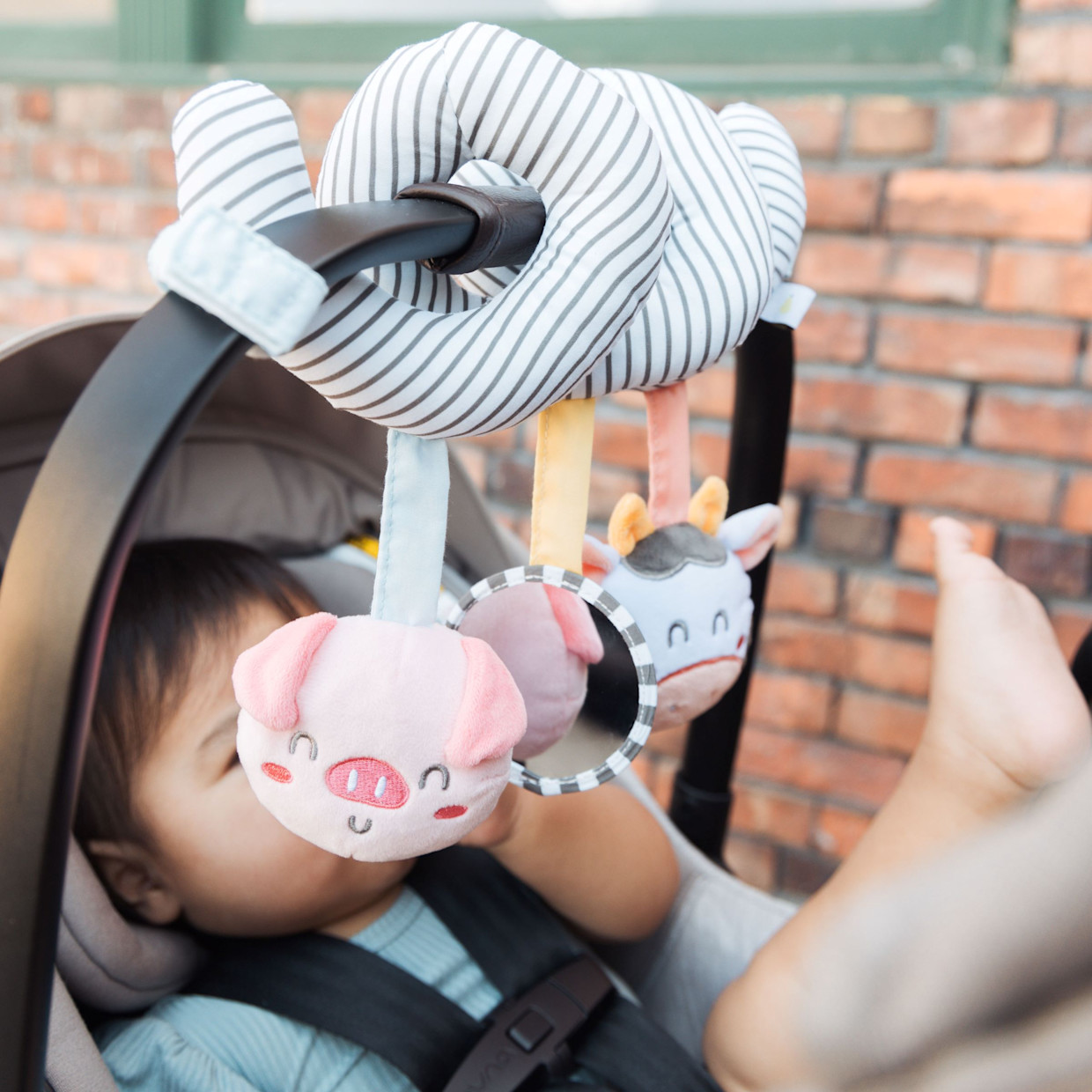 Pearhead Farm Spiral Stroller Toys.