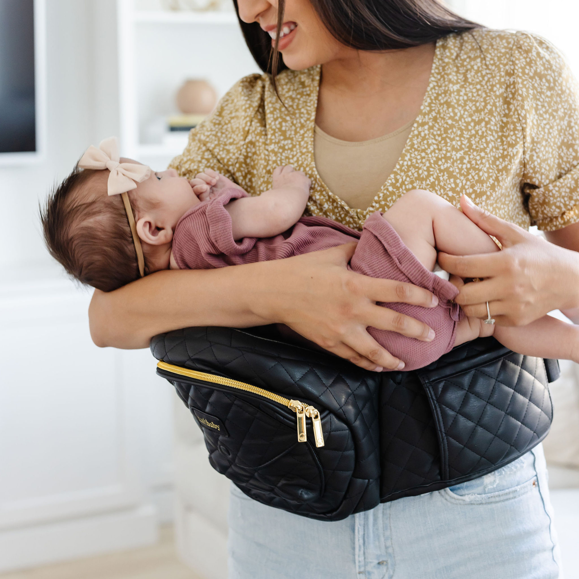 tushbaby Hip Seat Carrier Black/Vegan Leather Babylist Shop