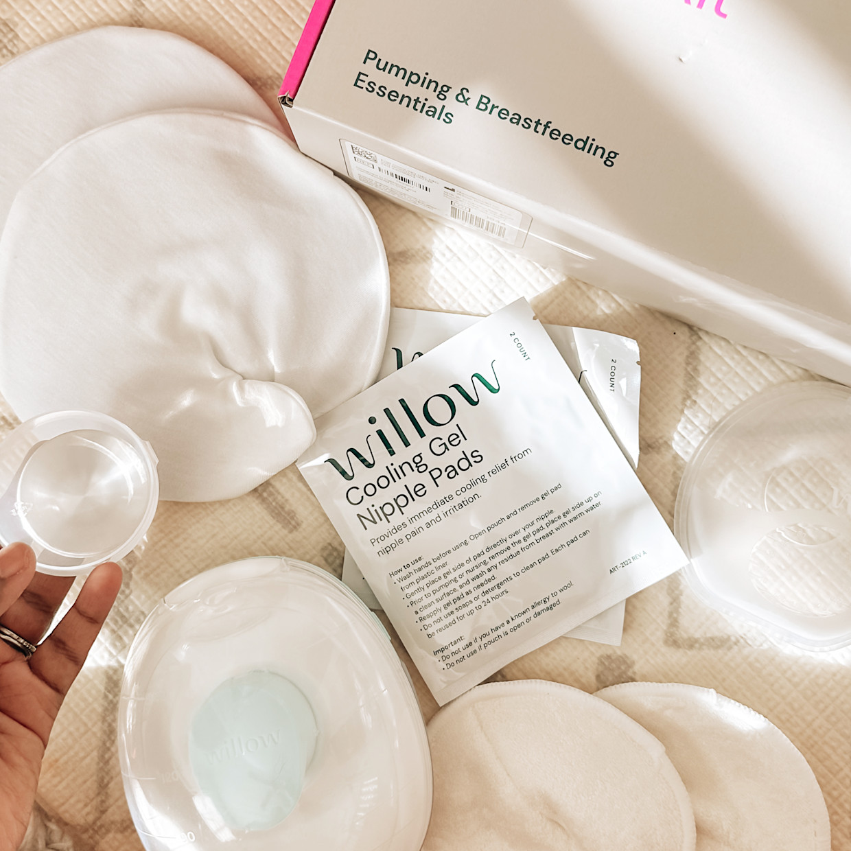 Willow Cooling Gel Nipple Pads.