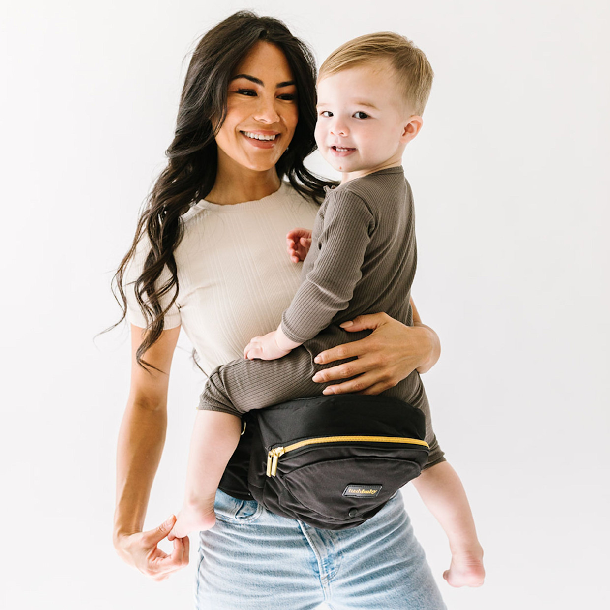 Tushbaby Hip Seat and Snug Carrier 2-in-1 Bundle - Black/Gold, Cream Snug Carrier.