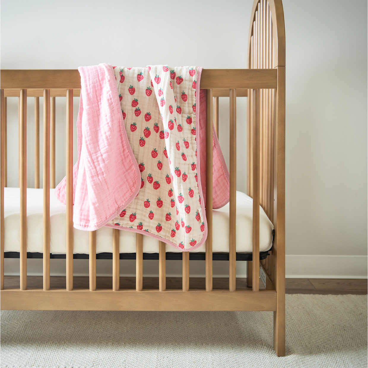 Itzy Ritzy Snuggle and Cuddle Set - Strawberry.