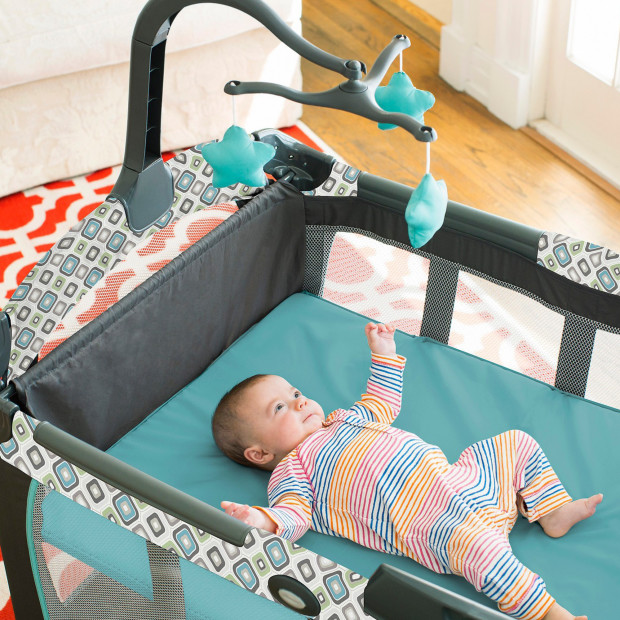 Graco Pack 'n Play Portable Napper and Changer Playard - Affinia.