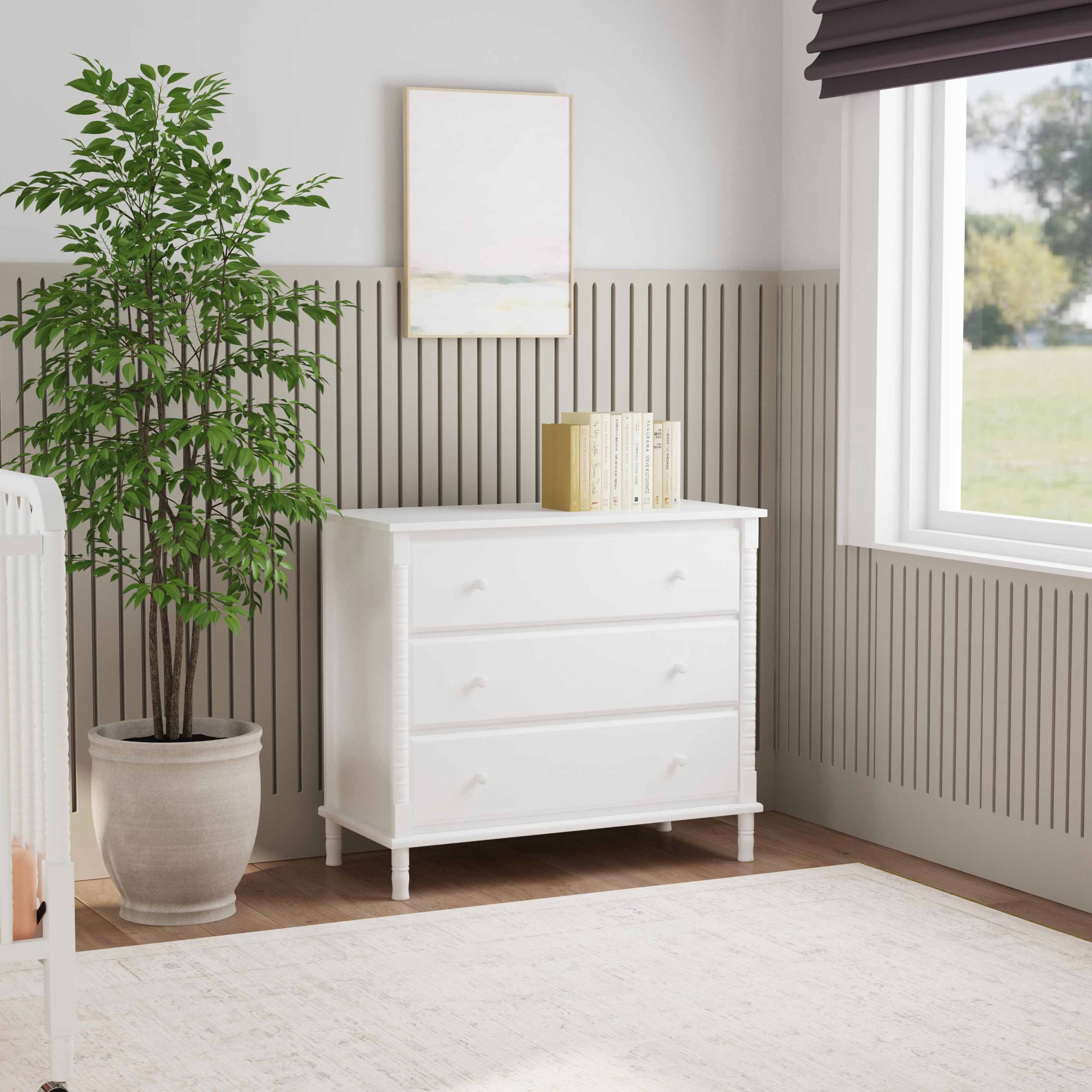 daVinci Jenny Lind Spindle 3-Drawer Dresser - White.