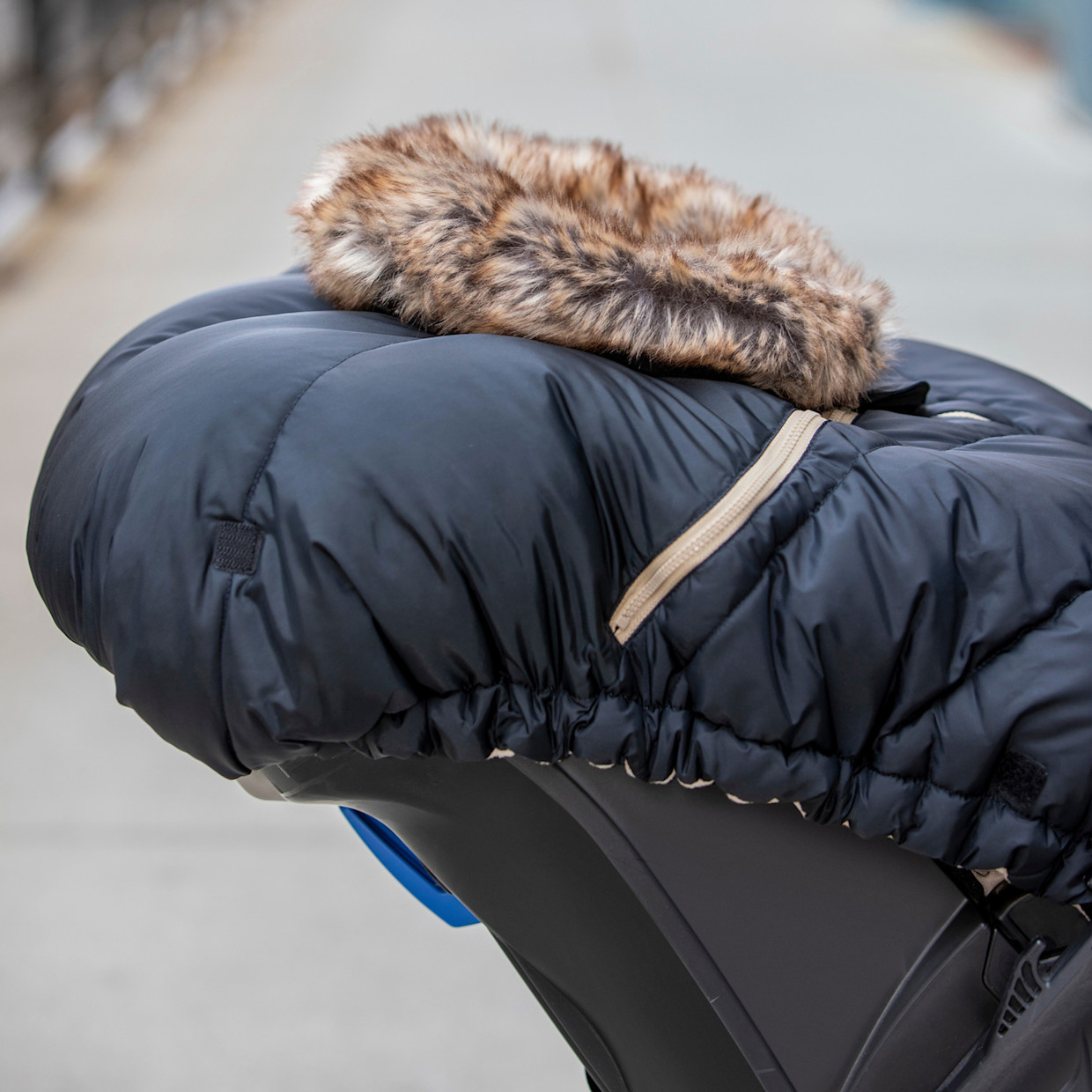7AM Enfant Car Seat Cocoon - Black Faux Fur.